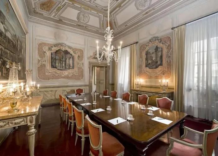Residenza Ruspoli Bonaparte Acomodação com café da manhã  4*